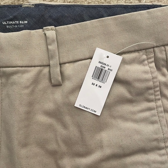 Old Navy Ultimate Slim Built-in Flex Khakis - Picture 6 of 7